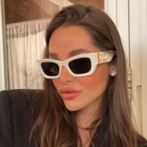 white miu miu  صناعه ايطالي بالبوكس